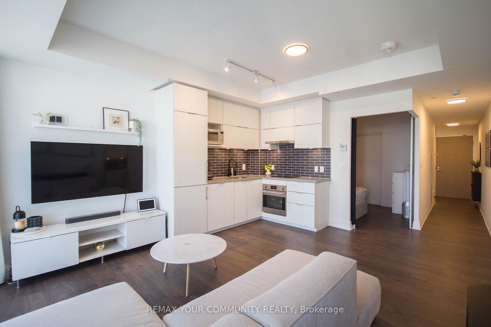 Property Photo:  10 Rouge Valley Drive W 1005  ON L6G 0G9 