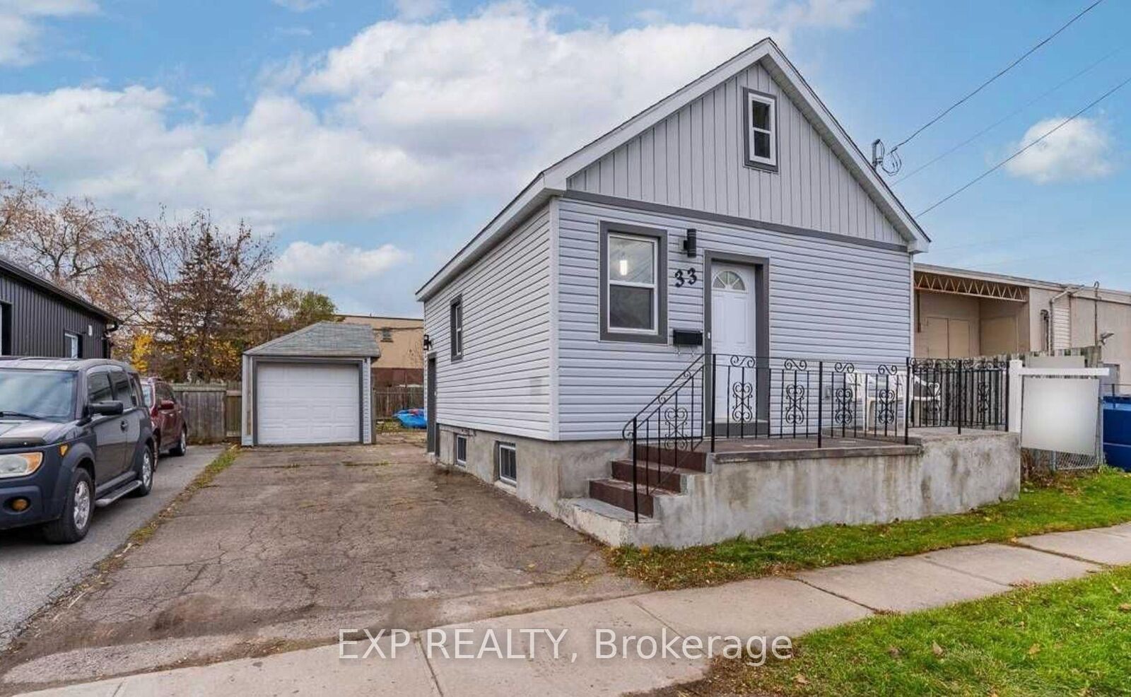 Property Photo:  33 Concord Avenue  ON L2M 5N5 