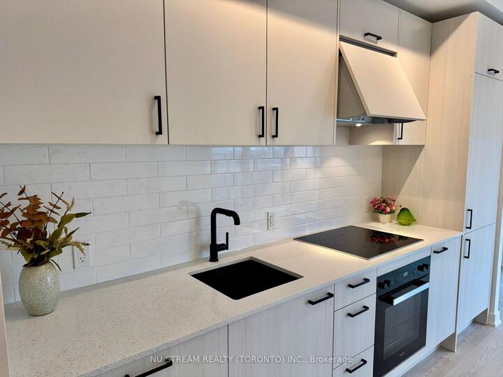 Property Photo:  1 Quarrington Lane S 1212  ON M3C 0S4 