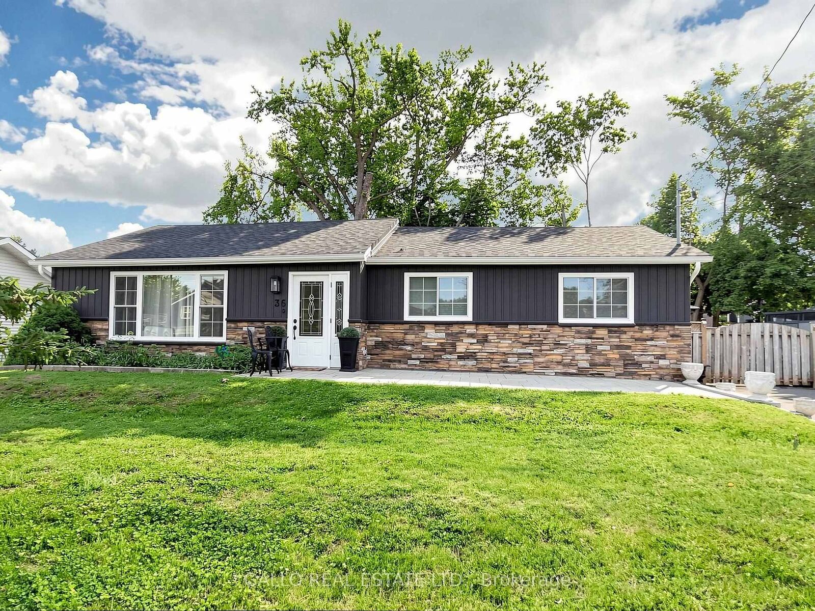 Property Photo:  36 Elmvale Boulevard  ON L4A 2Y3 