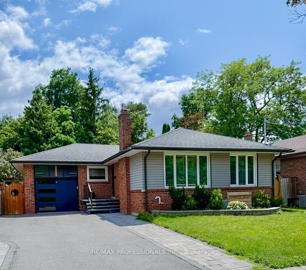 Property Photo: 7 Sedgebrook Crescent Lower ON M9B 2X2