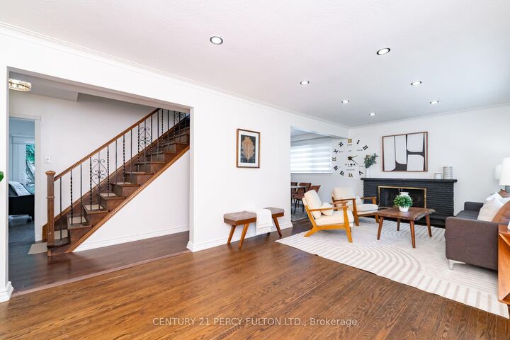 Property Photo:  6 Donna Court  ON M2M 2C8 