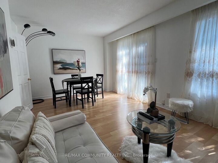 Property Photo:  284 Sprucewood Court  ON M1W 1P8 