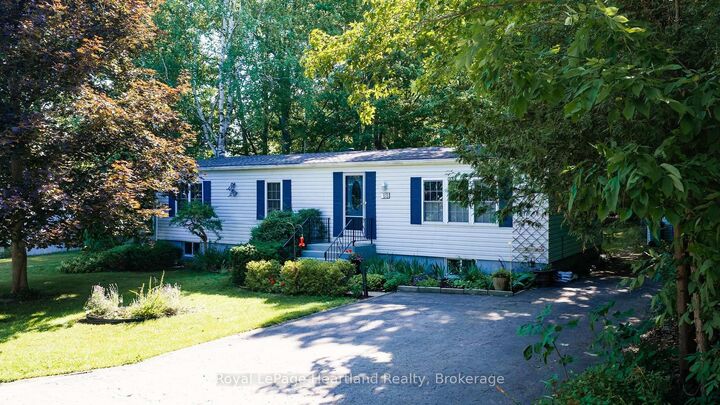 16 Huron Lane — photo 1