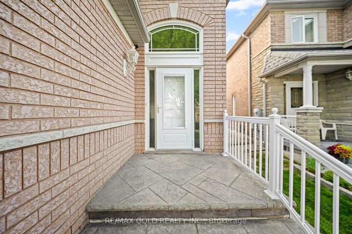 Property Photo:  21 Pacific Wind Crescent  ON L6R 1Z9 