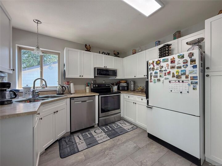 Property Photo:  2525 Soderholm Crt  BC V9W 8E3 