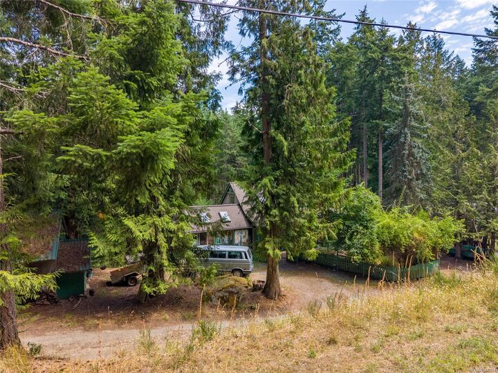 Property Photo: 3706 Starboard Cres BC V0N 2M0