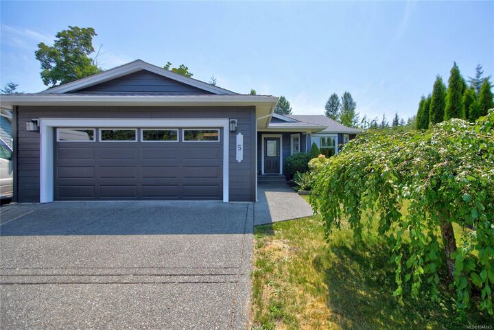5 Strathcona Crt — photo 1