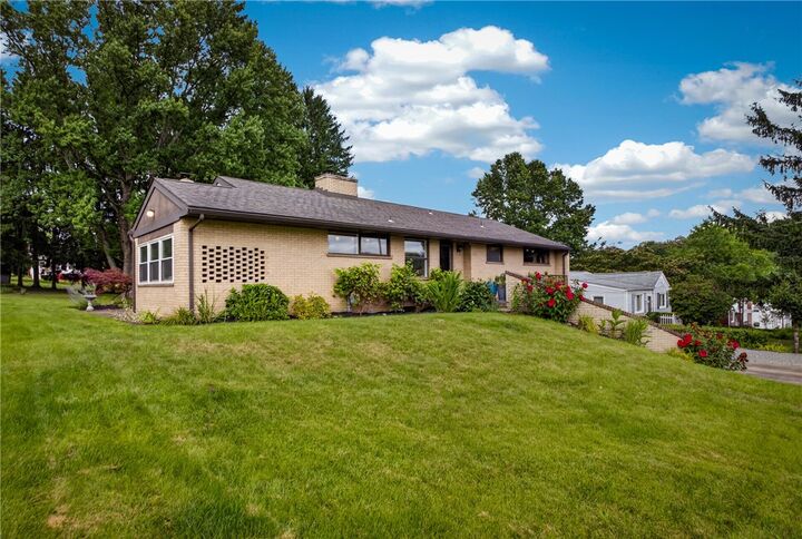 Property Photo: 11 Ellen Drive PA 15136