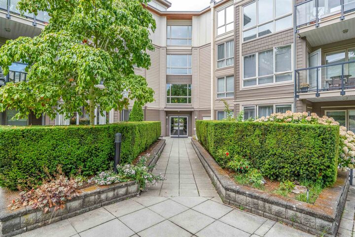 15918 26 Avenue 327 — photo 1