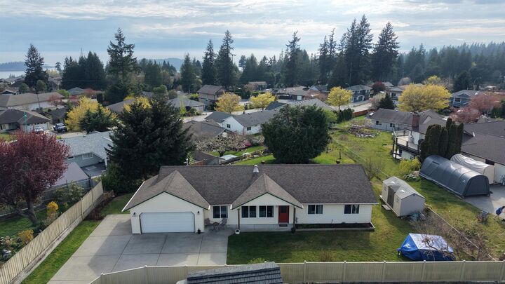Property Photo:  6365 Homestead Avenue  BC V7Z 0M7 
