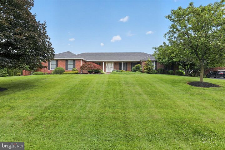 Property Photo:  302 Detjen Drive  DE 19707 