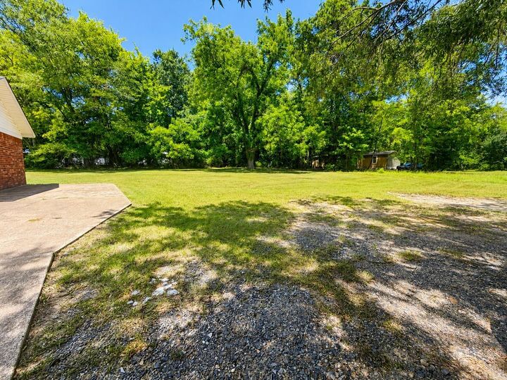 Property Photo:  2000 Pine Street  AR 71923 