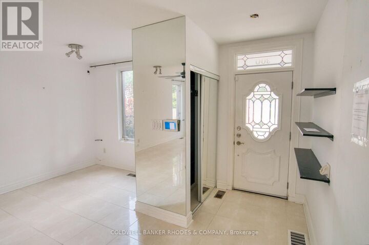 Property Photo:  300 St Andrew Street  ON K1N 5G7 