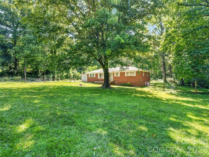 Property Photo: 604 Belue Mill Road SC 29356