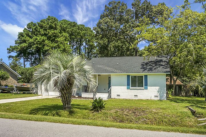Property Photo:  1520 Wakendaw Road  SC 29464 