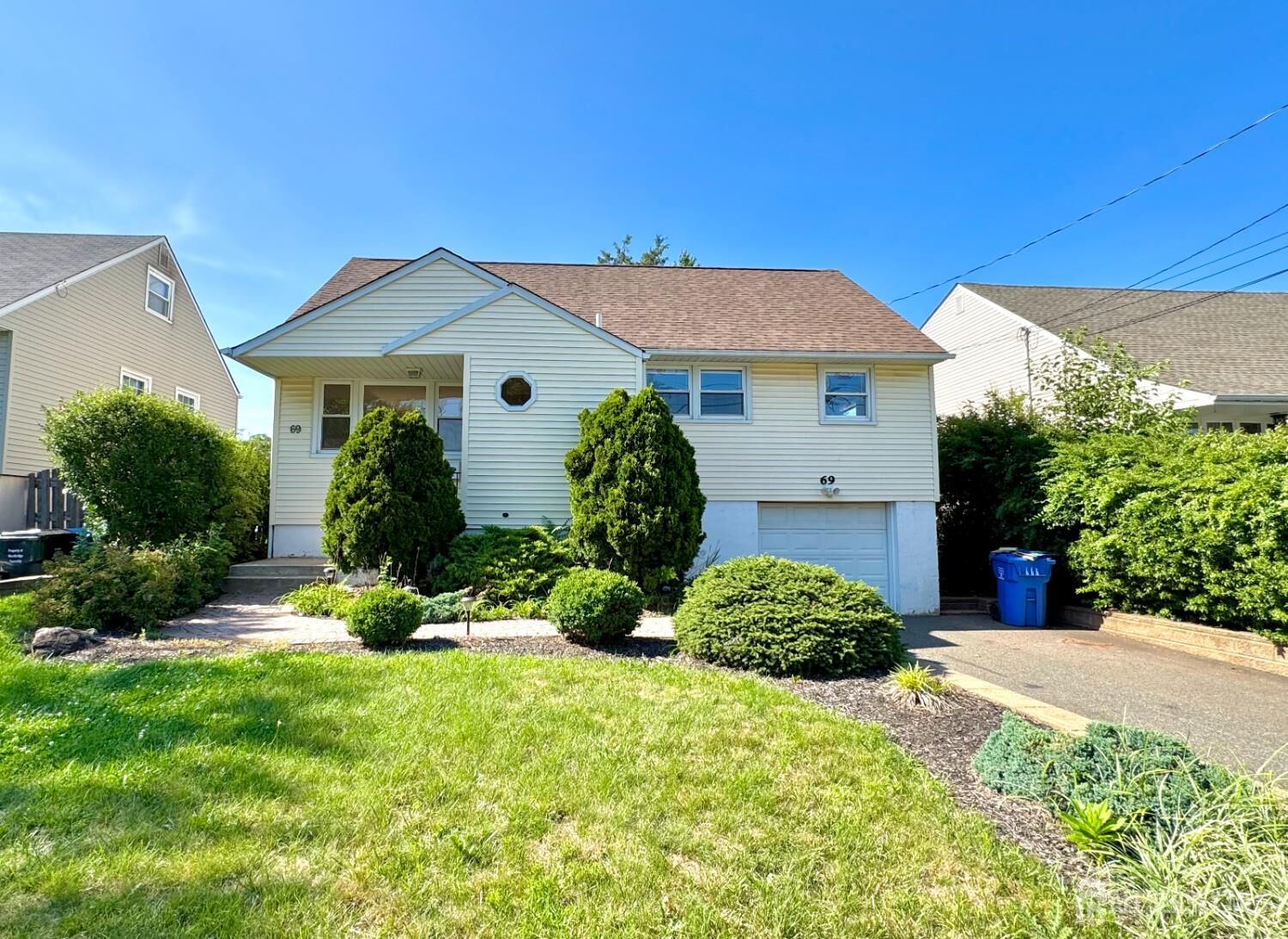 Property Photo:  69 Mercer Street  NJ 08840 