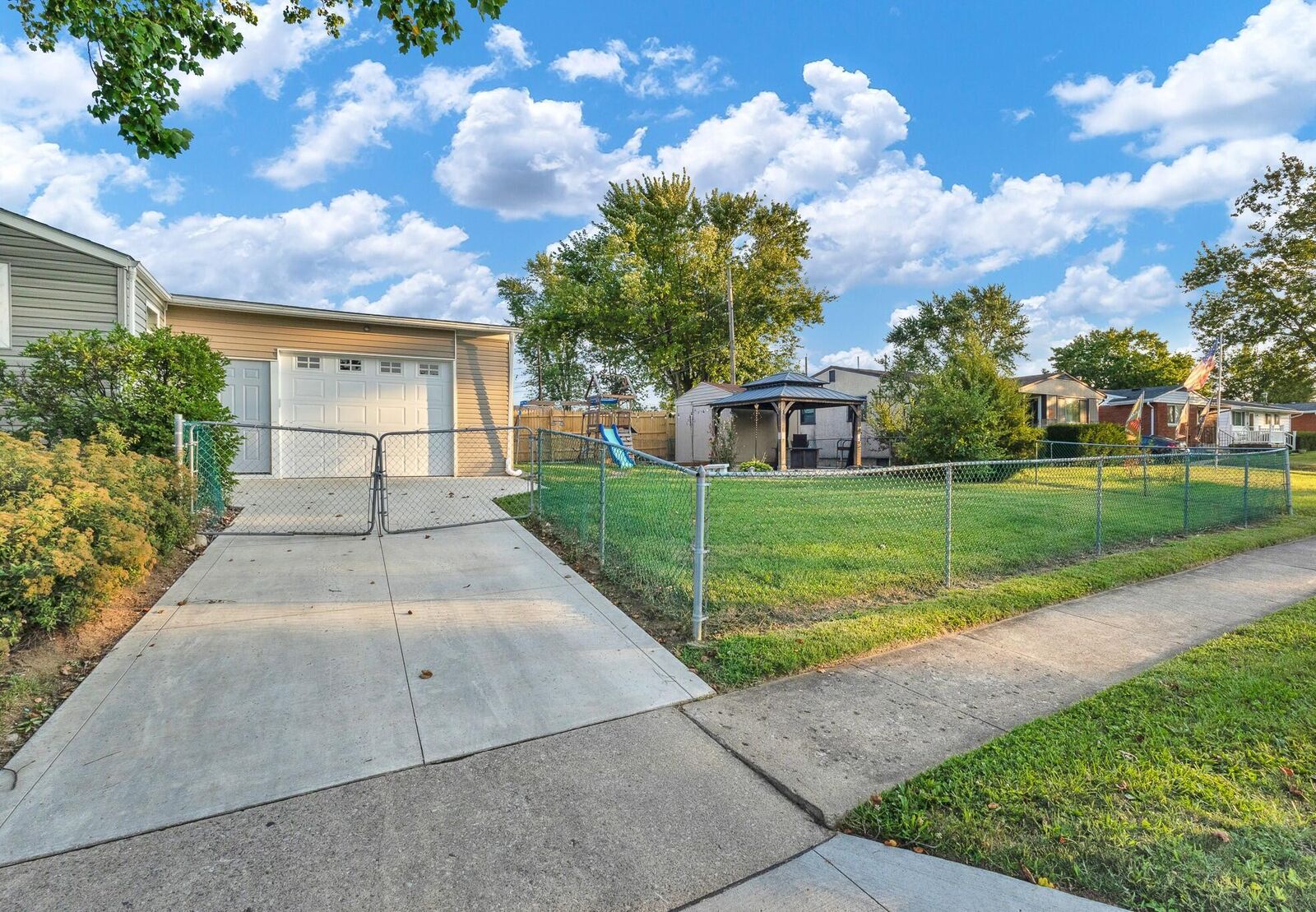 Property Photo:  693 Maurine Drive  OH 43228 