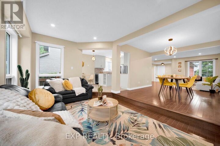 Property Photo:  43 Trump Avenue  ON K2C 4A4 