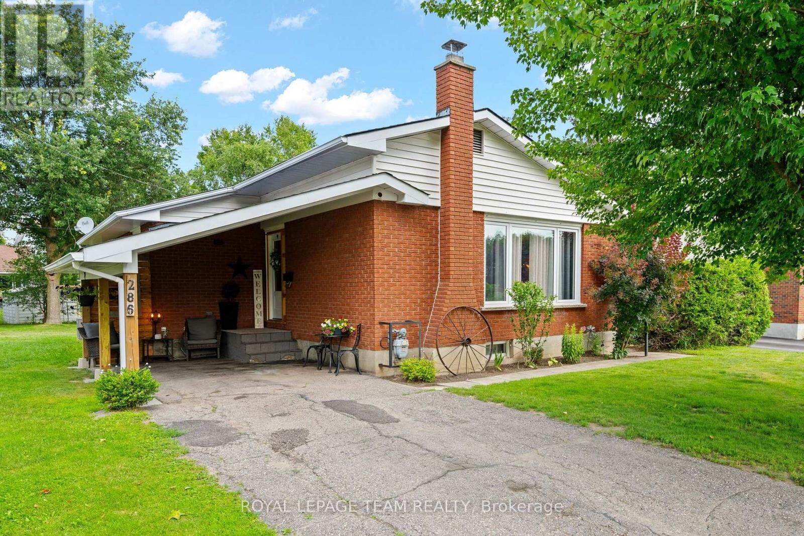Property Photo:  286 James Street  ON K7V 2N9 