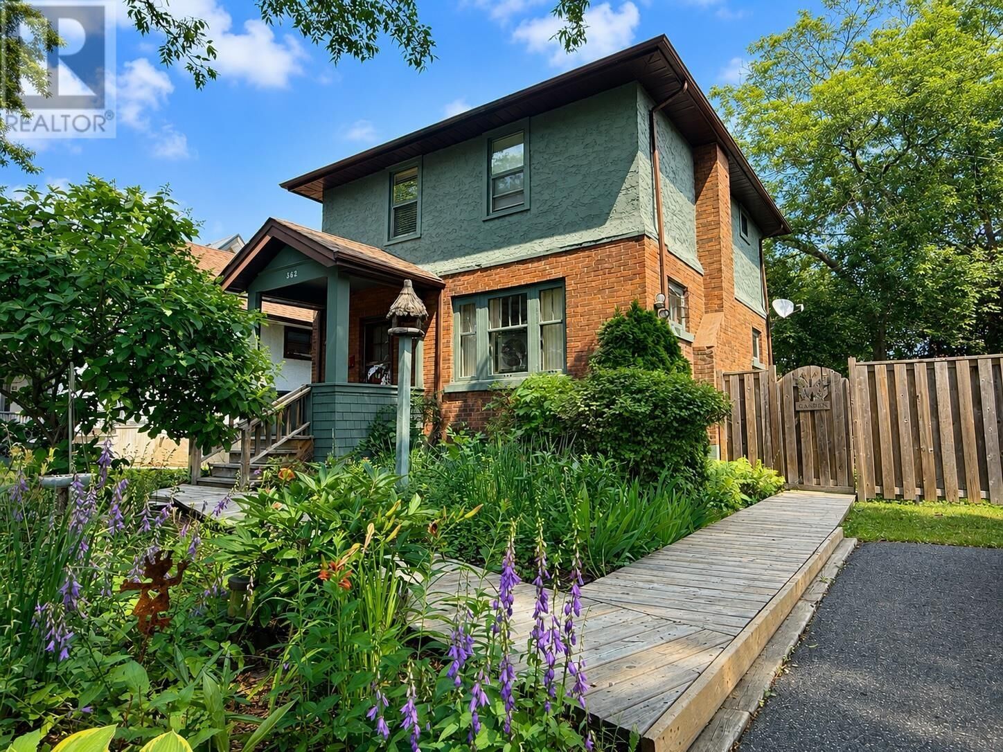 Property Photo:  362 Brodie St N  ON P7C 3T2 