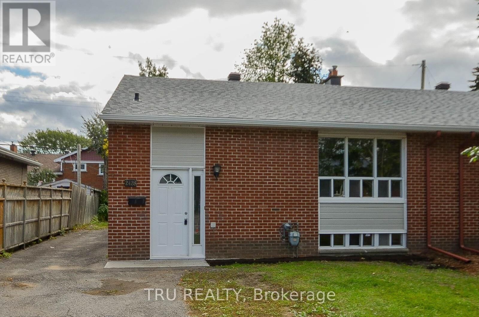 Property Photo:  2428 Iris Street A  ON K2C 1C6 
