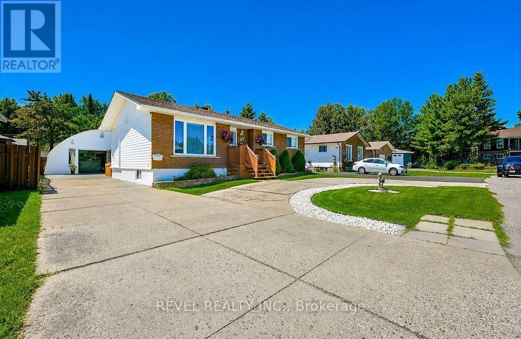 Property Photo:  57 Hudson Crescent  ON P4N 7R1 
