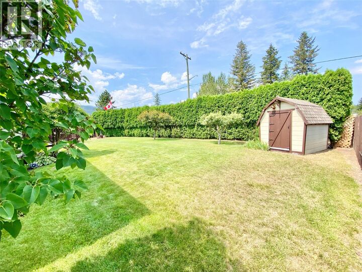 Photo de la propriété:  514 Oriole Way  BC V0E 1E0 