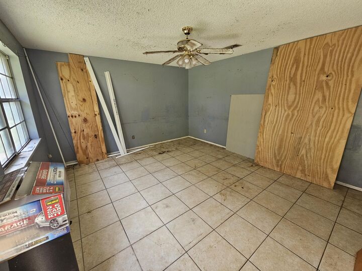 Property Photo:  2942 NE 2nd Avenue  FL 32539 