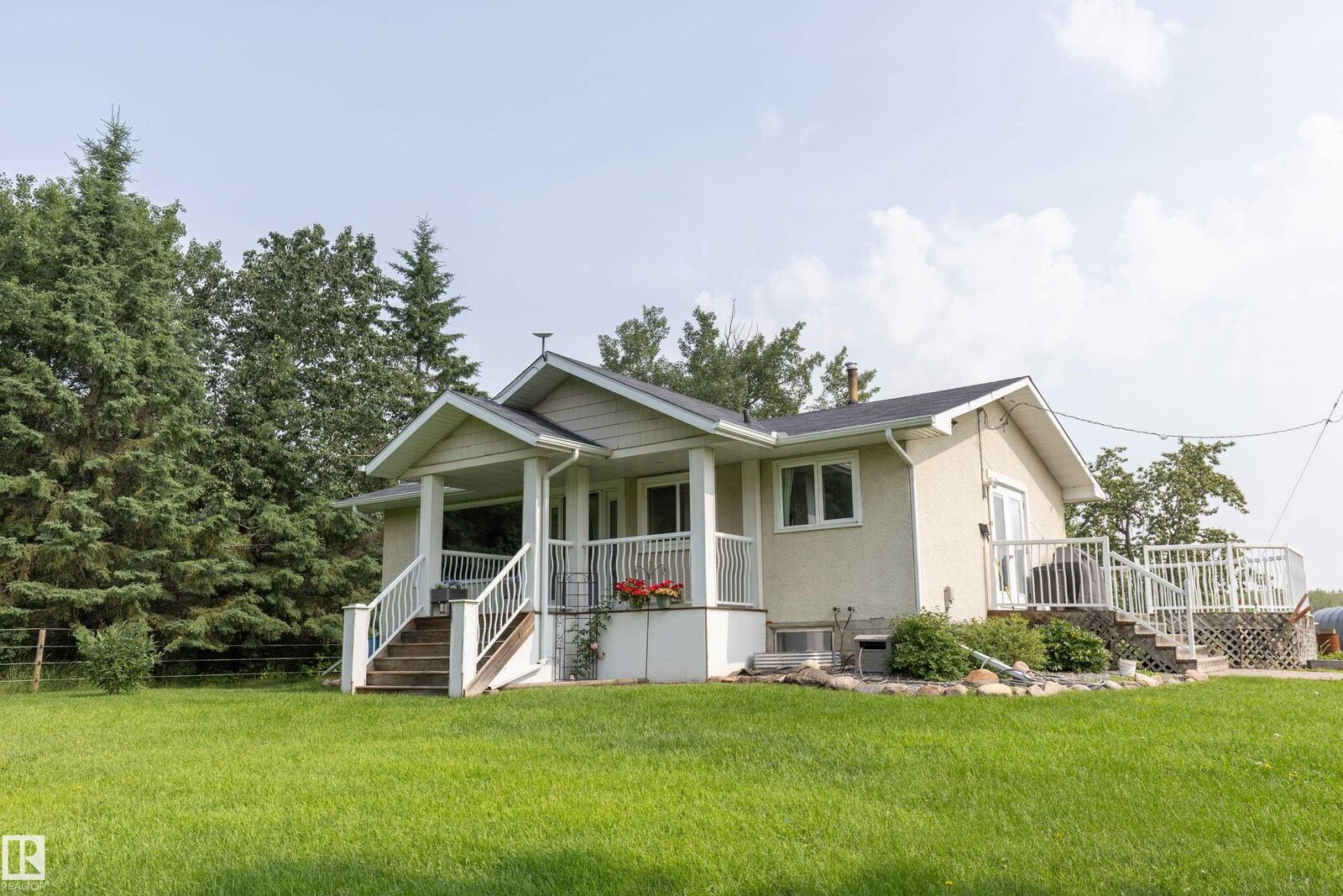 Property Photo:  191062 Hwy 16  AB T0B 4J0 
