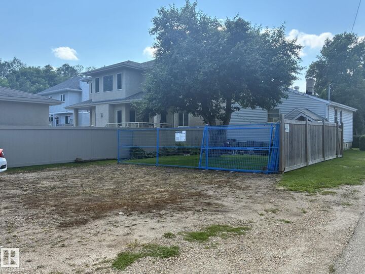 Property Photo:  9745 94 Street NW  AB T6C 3W1 