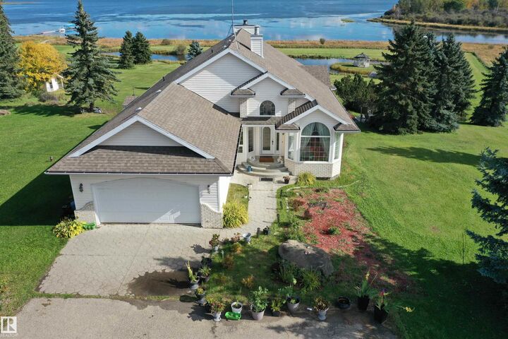 Property Photo: 205 1 Avenue AB T0C 0T0