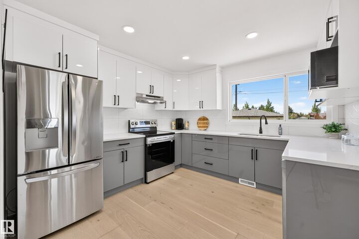 6011 93A Avenue NW — photo 1