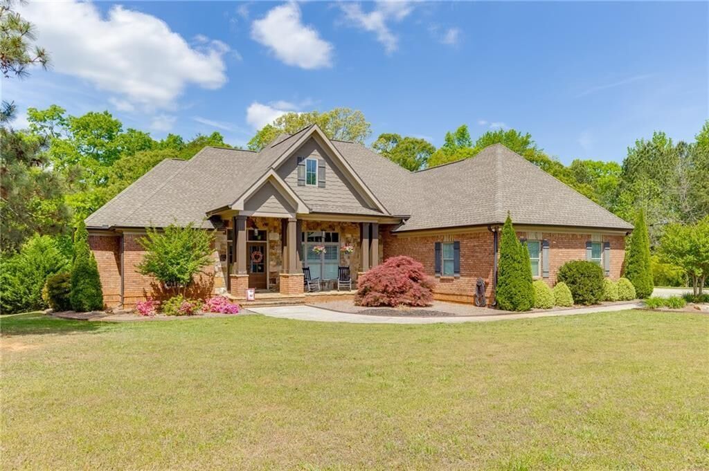 Property Photo: 436 Thunder Road GA 30518