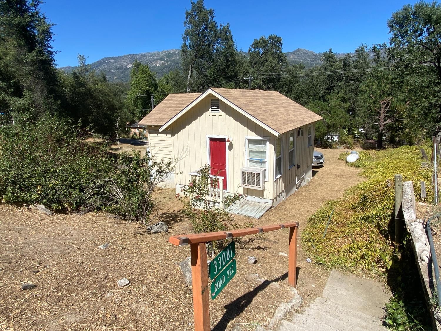 Property Photo: 33081 Road 222 CA 93643