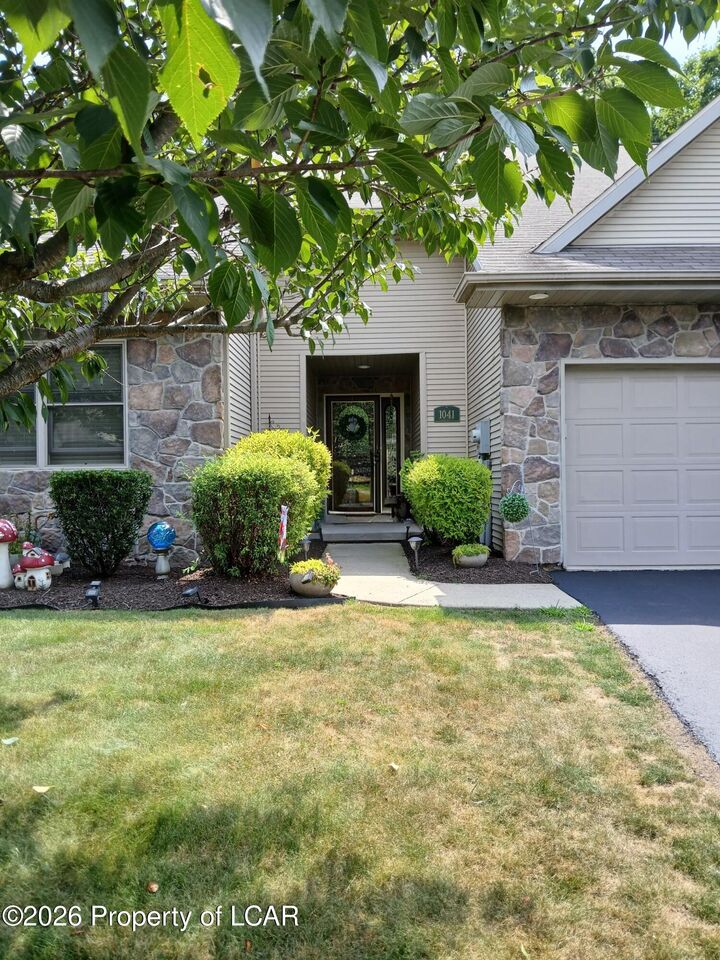 Property Photo:  1041 S Appian Way  PA 18202 