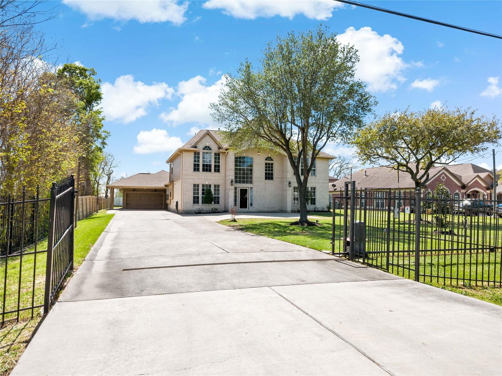 Property Photo: 5631 Brookfield Drive TX 77085