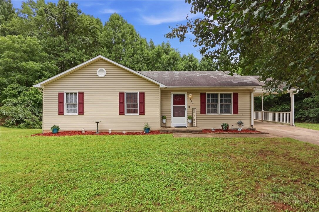 Property Photo:  106 N Arlington Avenue   28642 