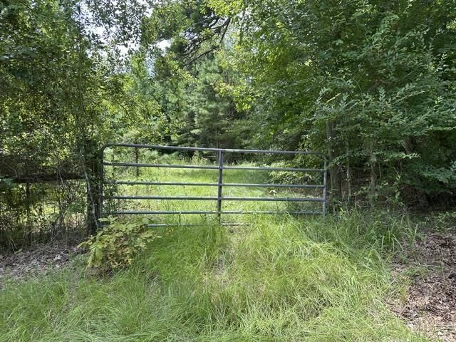Property Photo:  5078 E US Highway 79   75652 