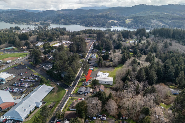 Property Photo:  2022 NE 21st Street  OR 97367 