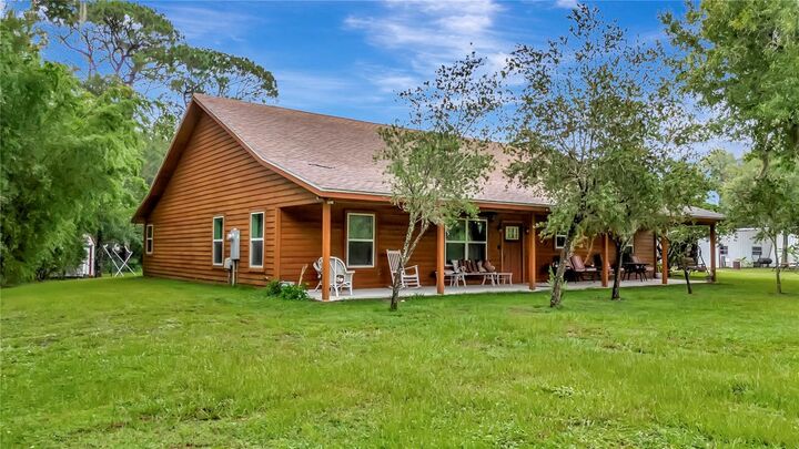Property Photo: 7427 Redwing Road FL 34736