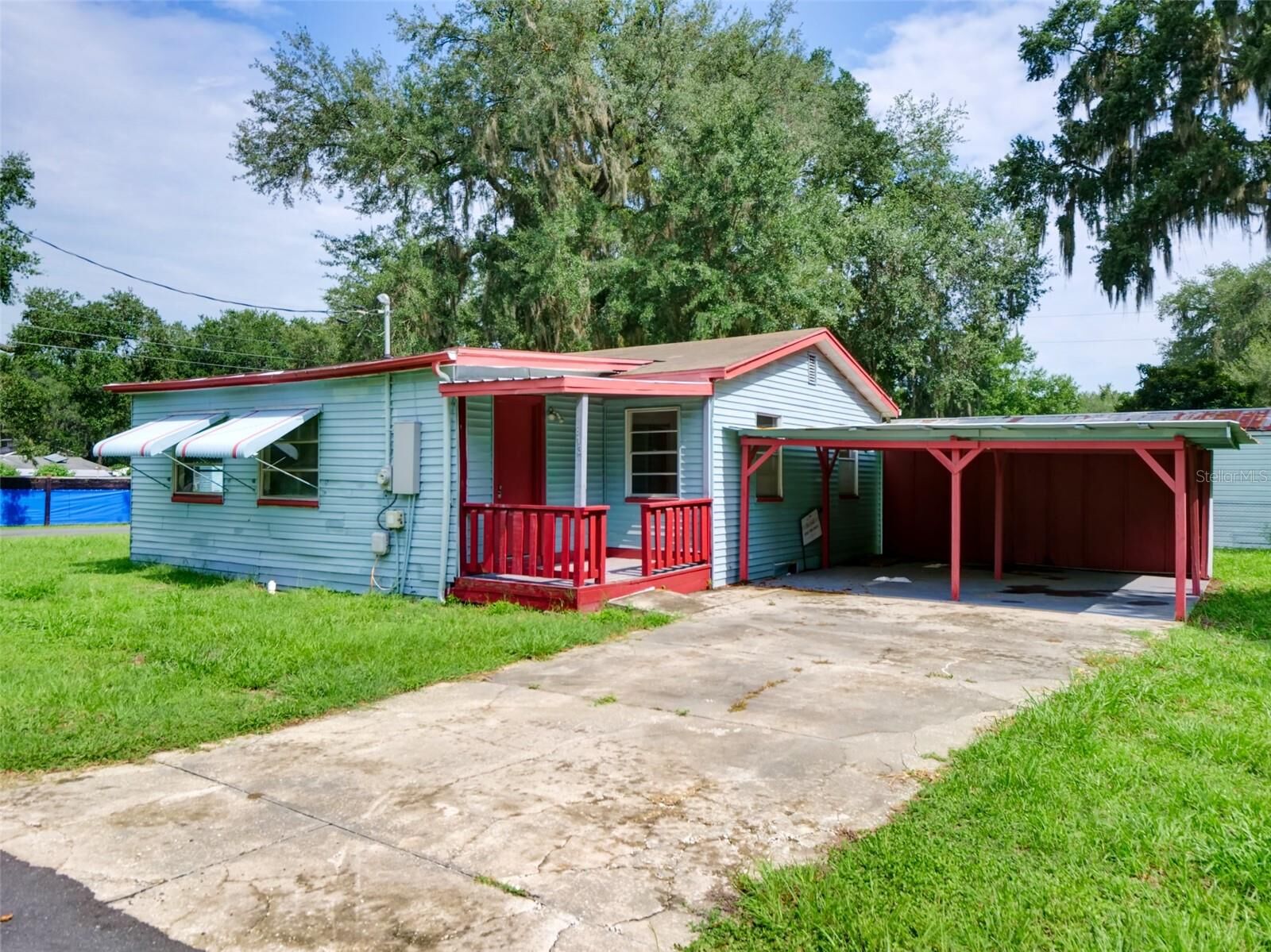 Property Photo: 813 NW 5th Street FL 33597