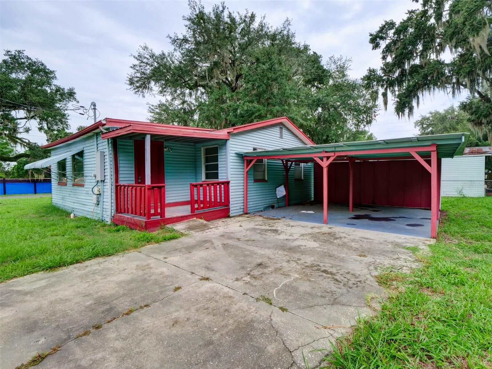 Property Photo:  813 NW 5th Street  FL 33597 