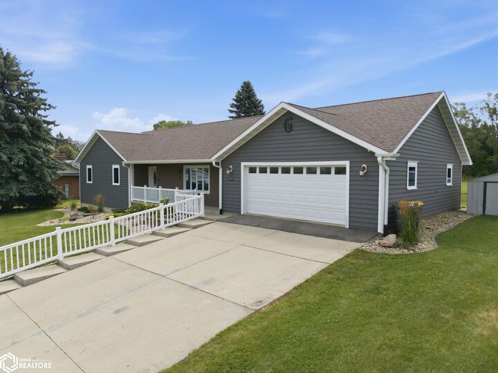 Property Photo:  2909 4th Street NW  IA 50401 