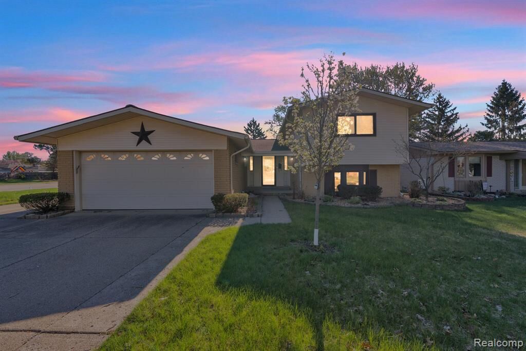Property Photo: 9498 Bassett Street MI 48150 3311