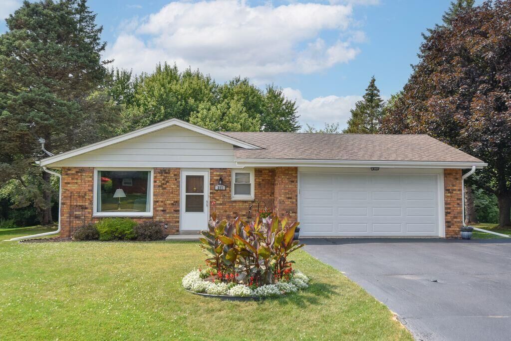 Property Photo: 211 Oakview Dr WI 53086