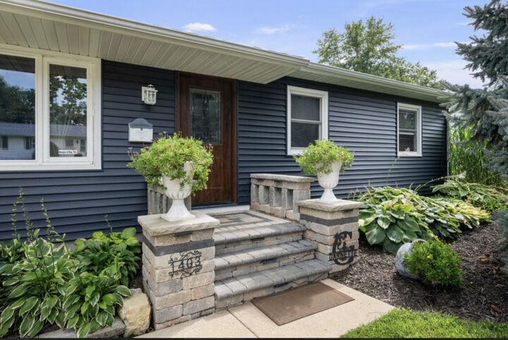 Property Photo:  1403 E 35th Street  IA 52807 
