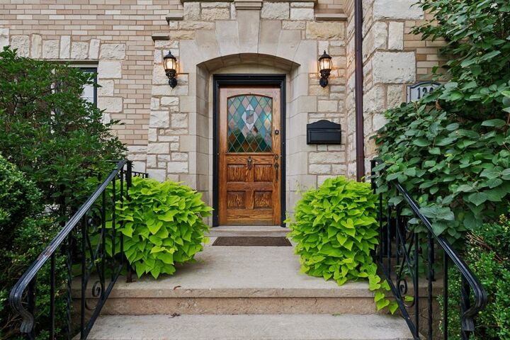 Property Photo: 1204 Fair Oaks Avenue IL 60302