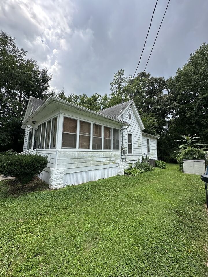 Property Photo:  110 S Forest Avenue  IL 62901 