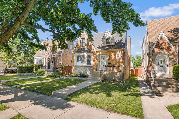 Property Photo:  5704 N Major Avenue  IL 60646 